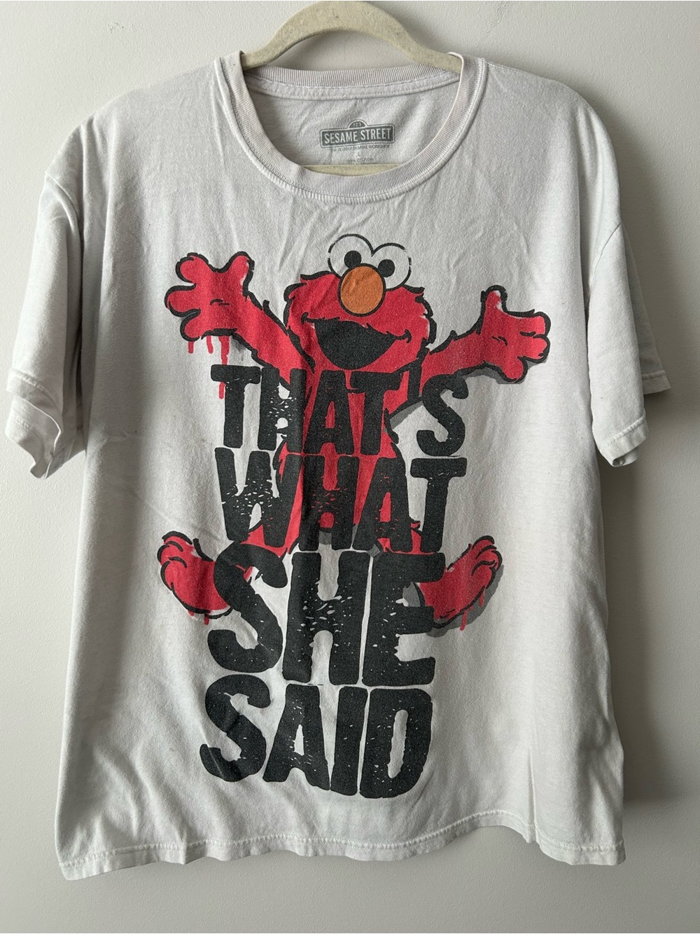 Sesame Street Elmo graphic tee shirt L